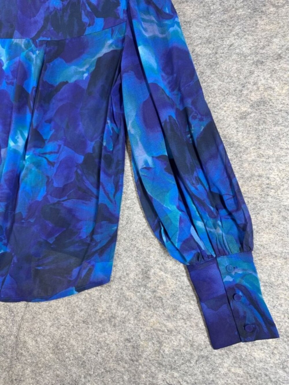 RNWY RUNAWAY Sheer Blue Abstract Print Button Up Floral Blouse Size M Career - Picture 14 of 15